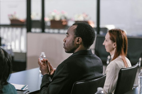 Quelles stratégies pour réduire le turnover des employés dans une entreprise de services financiers ?