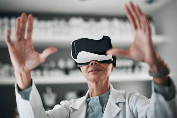 Comment les entreprises de services peuvent-elles utiliser les technologies de réalité virtuelle pour améliorer l'expérience client?